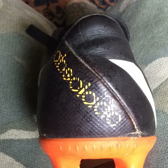 Boys Predator cleats - Picture 4 of 4